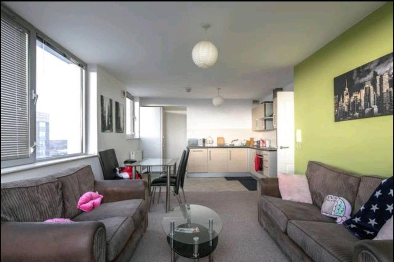 Large 3 Bedrooms In Liverpool City Centre, Free Parking Экстерьер фото