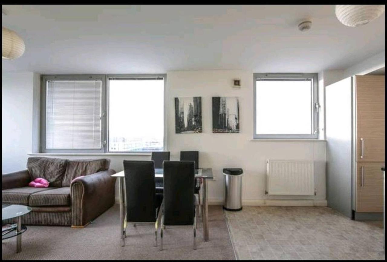Large 3 Bedrooms In Liverpool City Centre, Free Parking Экстерьер фото