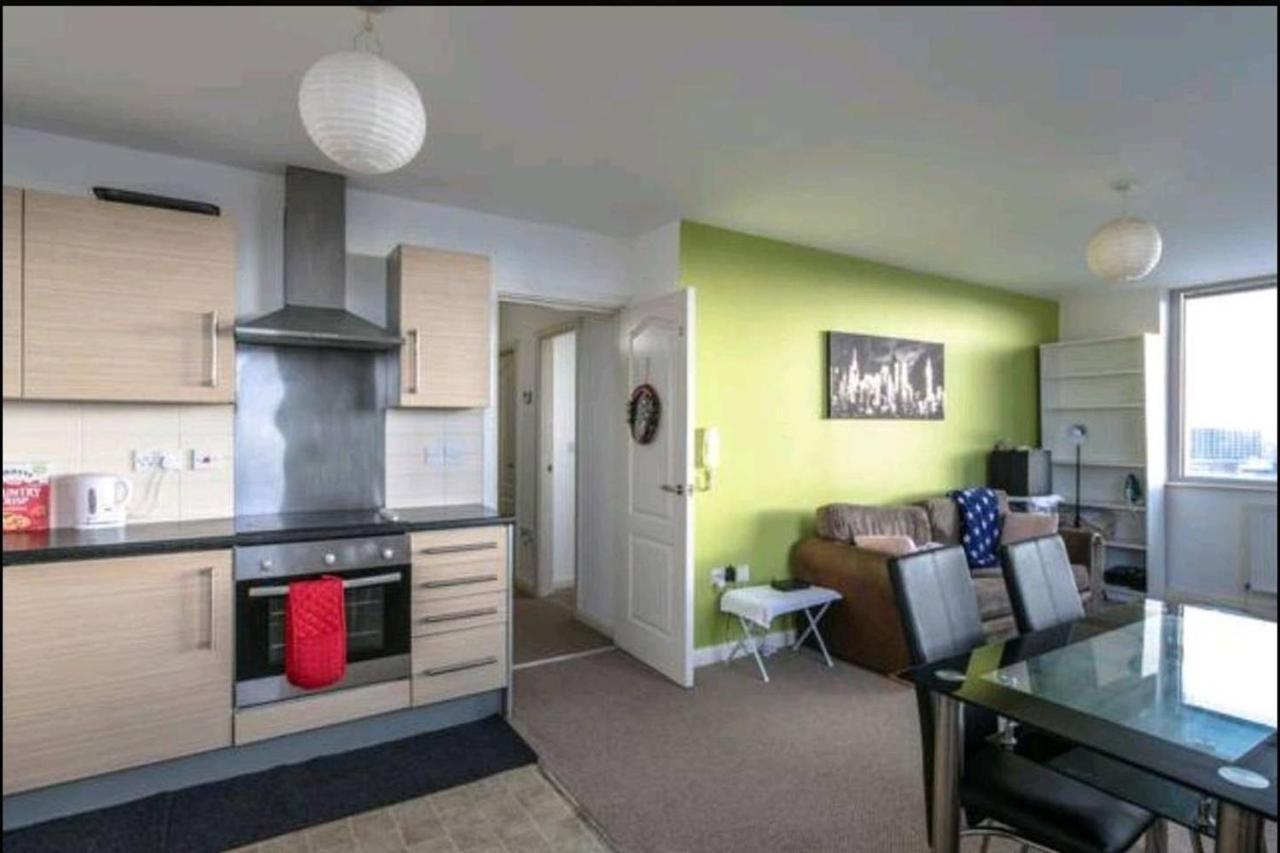 Large 3 Bedrooms In Liverpool City Centre, Free Parking Экстерьер фото