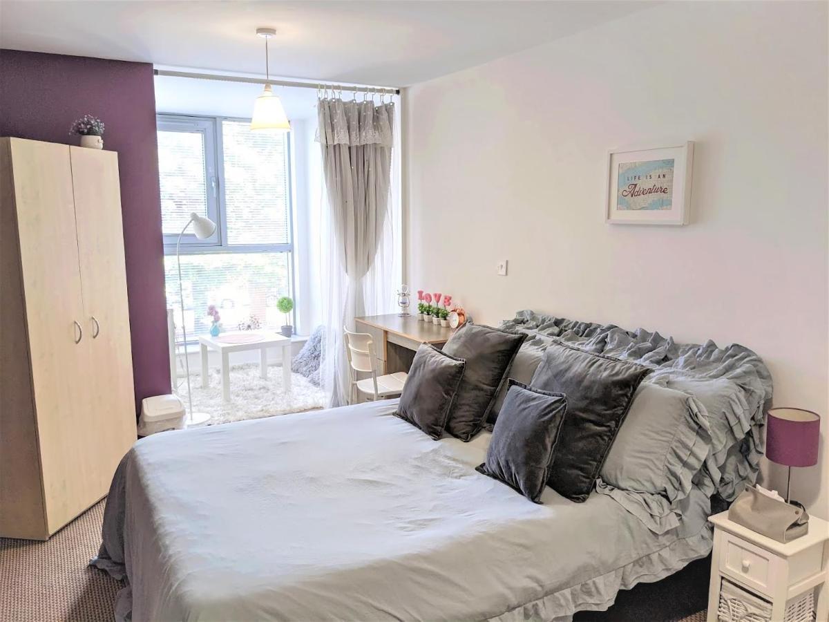 Large 3 Bedrooms In Liverpool City Centre, Free Parking Экстерьер фото