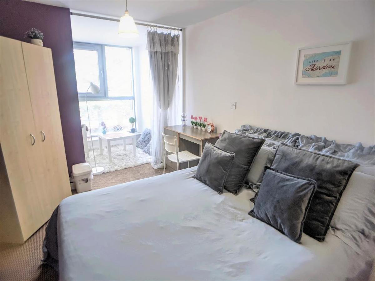 Large 3 Bedrooms In Liverpool City Centre, Free Parking Экстерьер фото